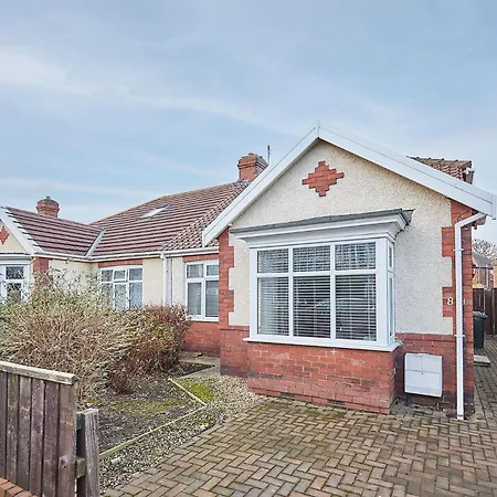 Host & - Wardman Crescent *