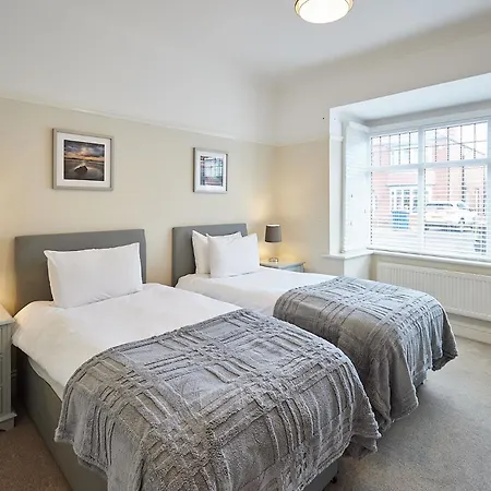 Host & - Wardman Crescent