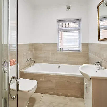 Host & - Wardman Crescent Feriehus *